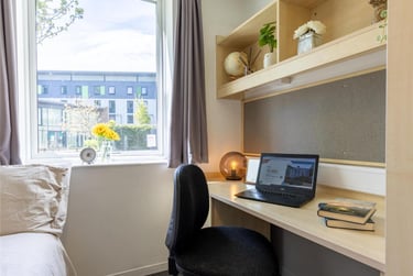 1 bed house, De Walden Way, City Centre, Bradford, BD71BD - Image 2